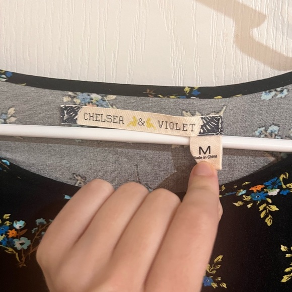 FINAL PRICE CHELSEA & VIOLET Navy Floral Long Bell Sleeve Crop Top - Picture 4 of 6